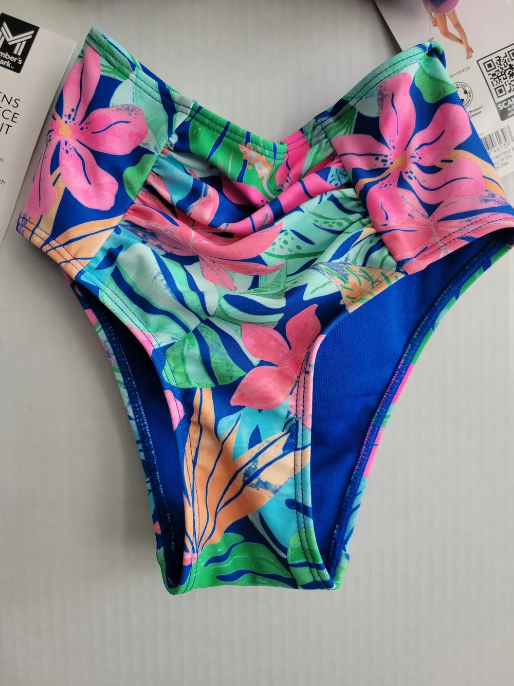 wonders mark vibrant tropical